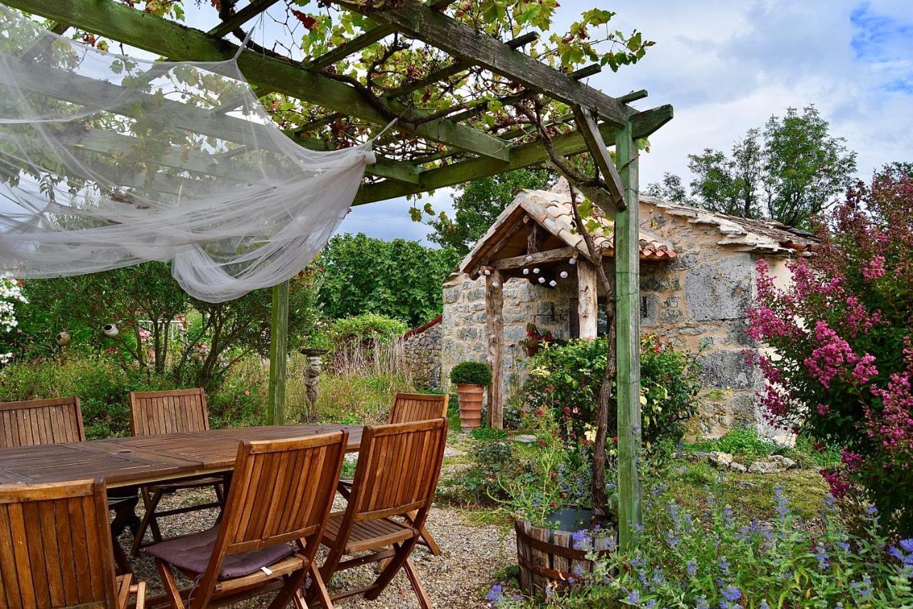 Les Gites Perard Caylus Exteriör bild