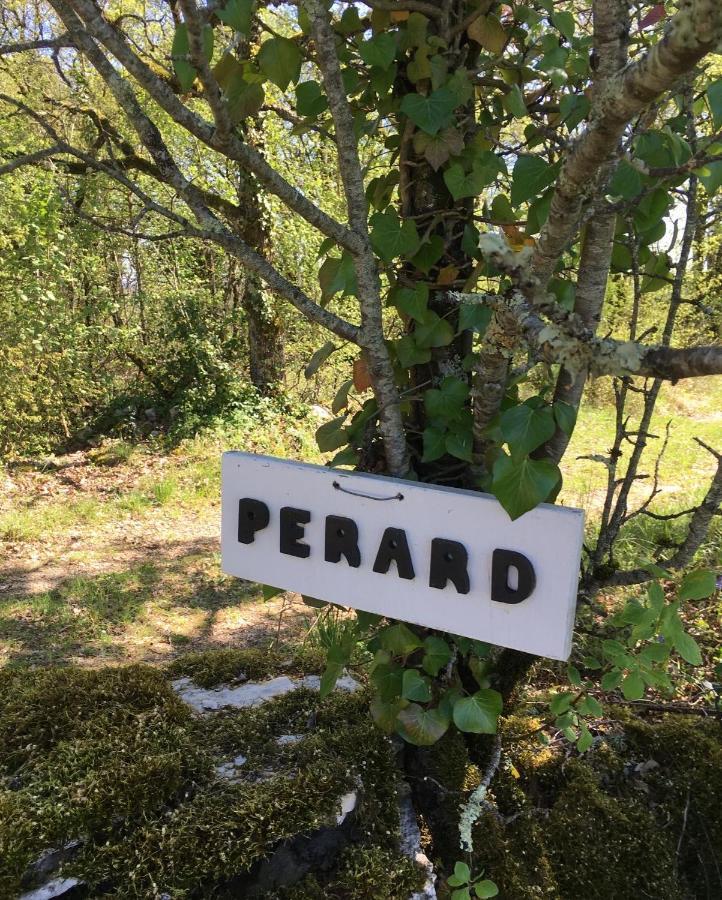Les Gites Perard Caylus Exteriör bild