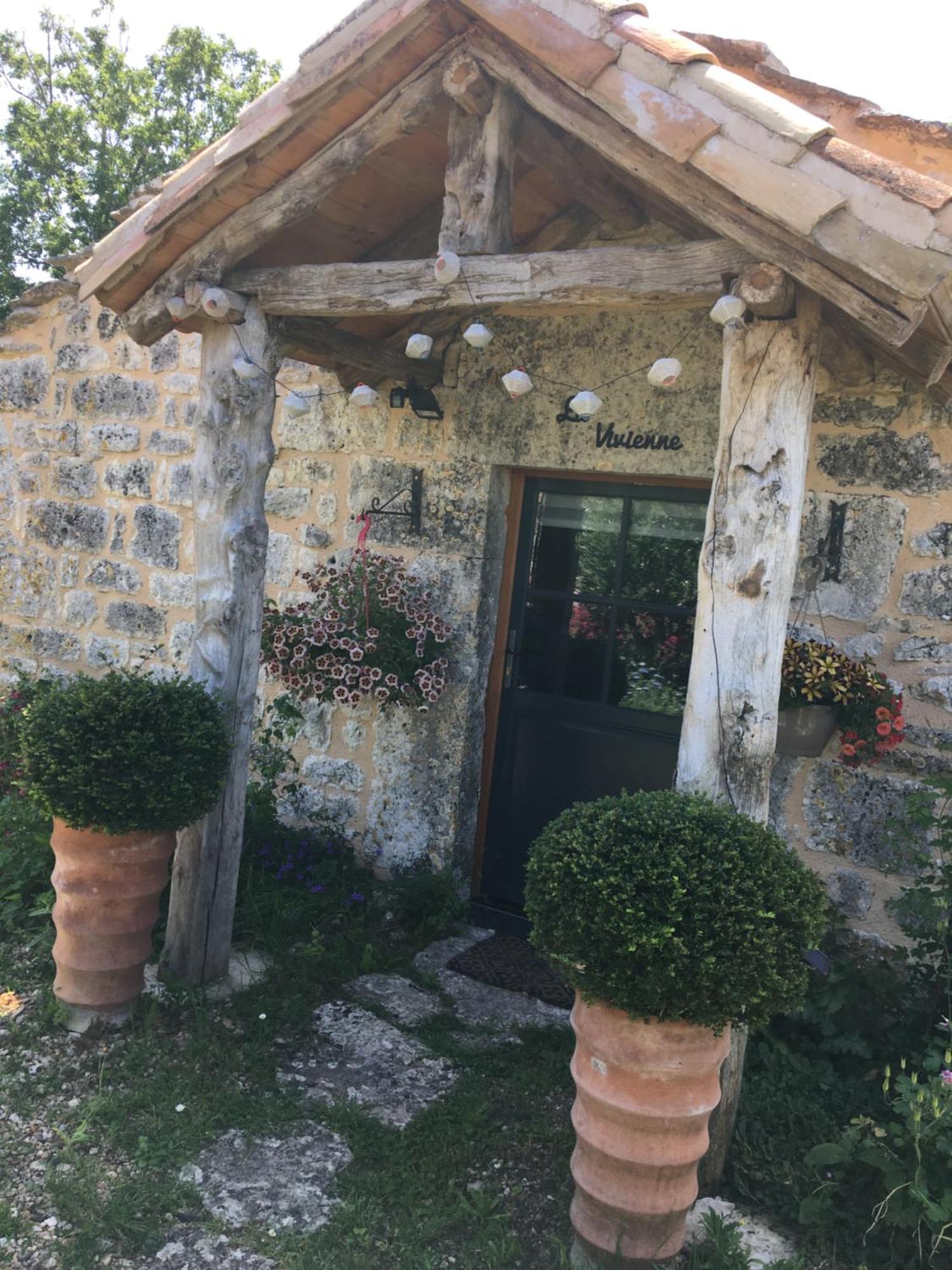 Les Gites Perard Caylus Exteriör bild