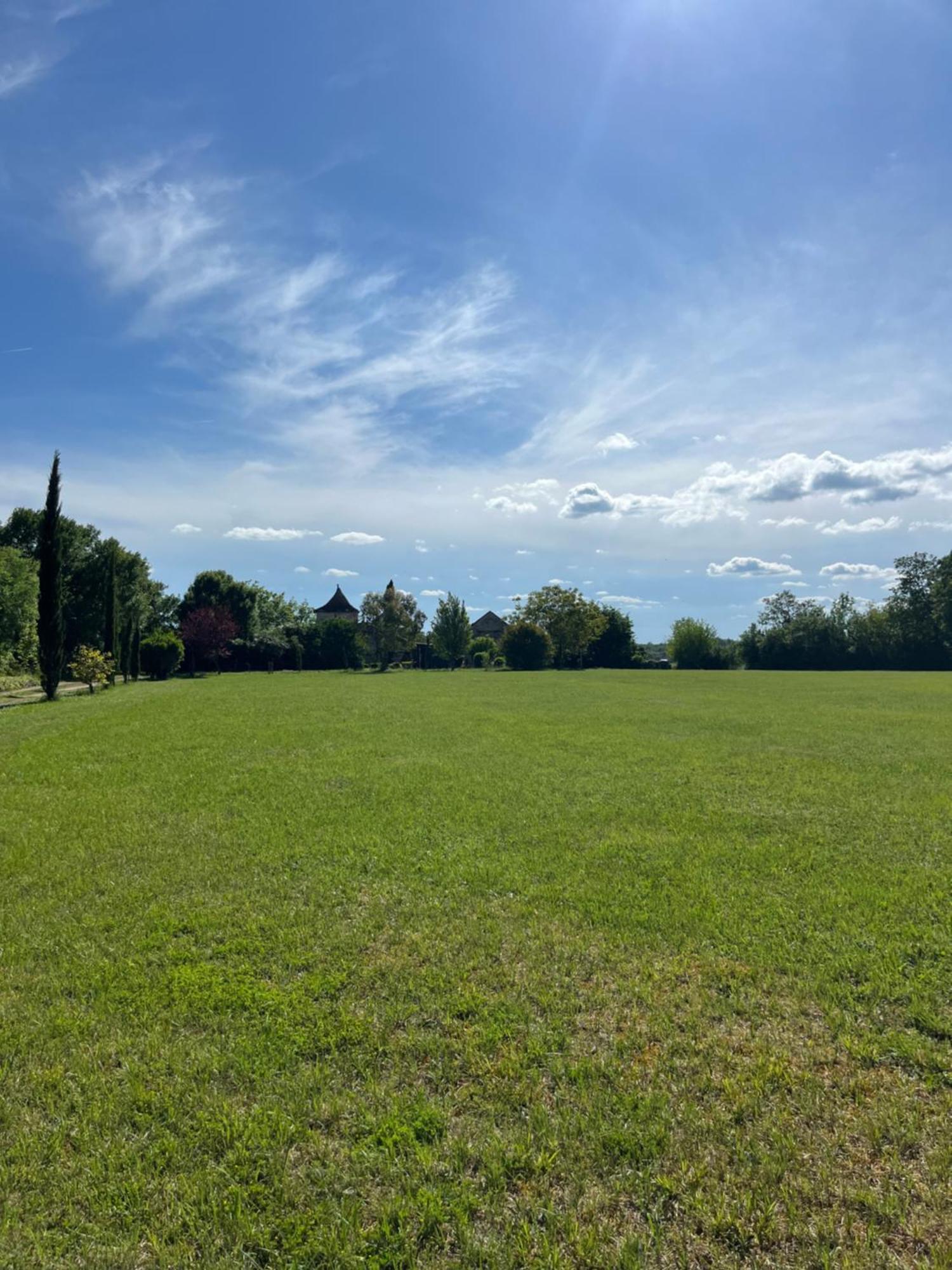 Les Gites Perard Caylus Exteriör bild