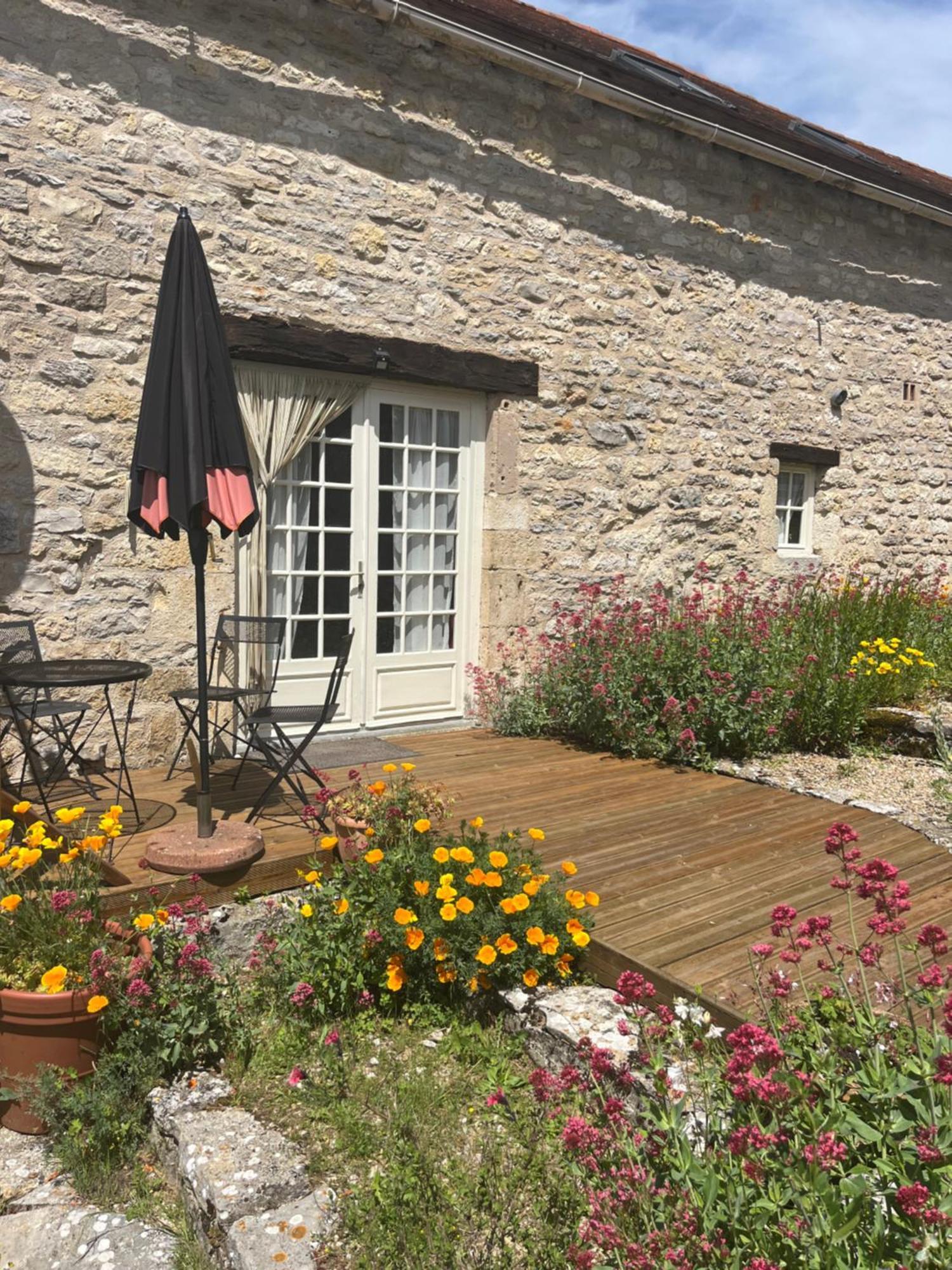 Les Gites Perard Caylus Exteriör bild