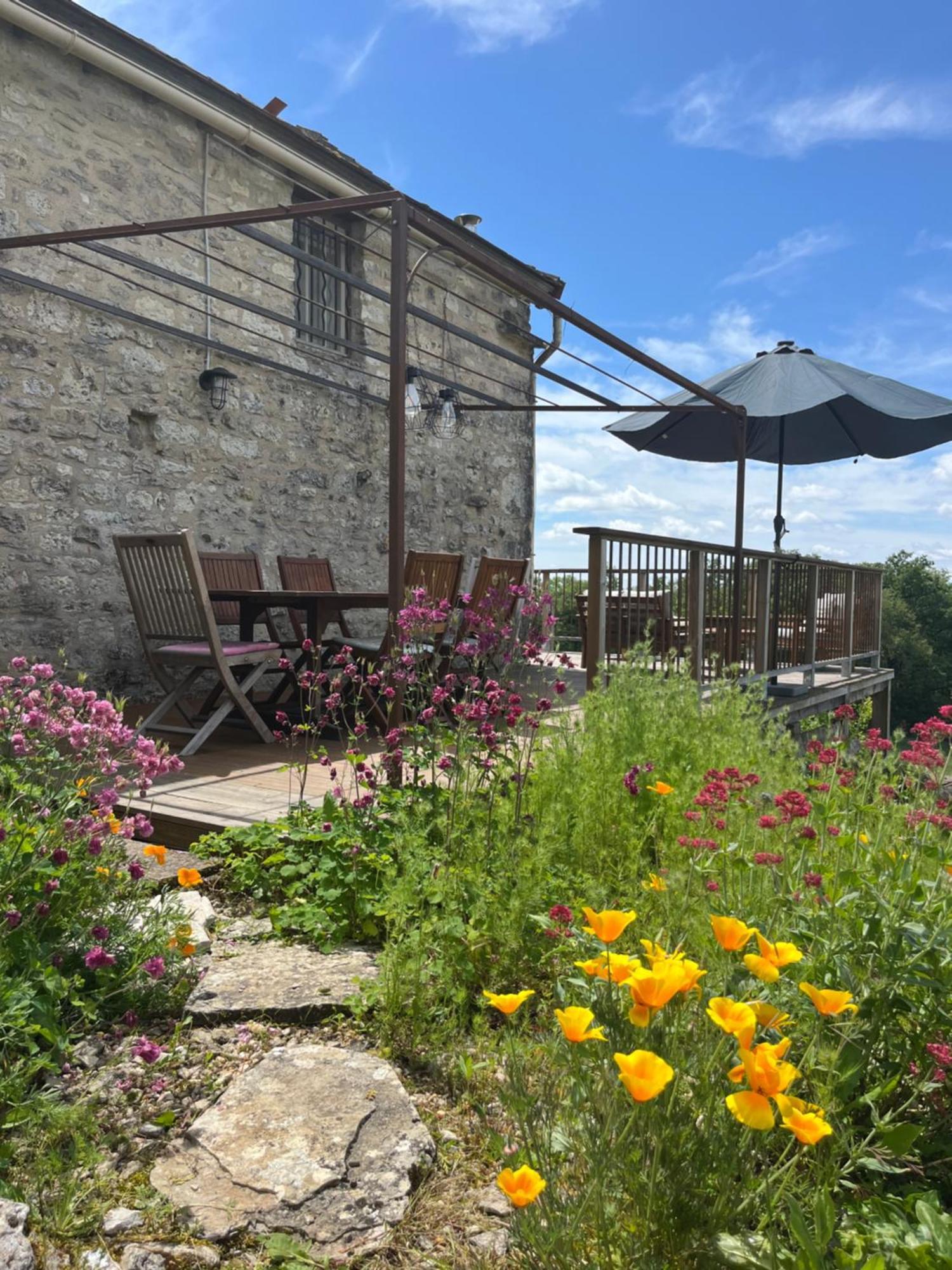 Les Gites Perard Caylus Exteriör bild