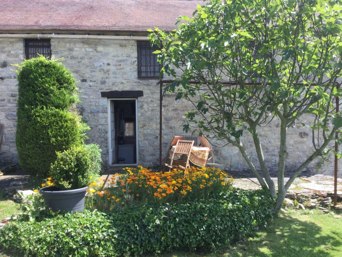 Les Gites Perard Caylus Exteriör bild